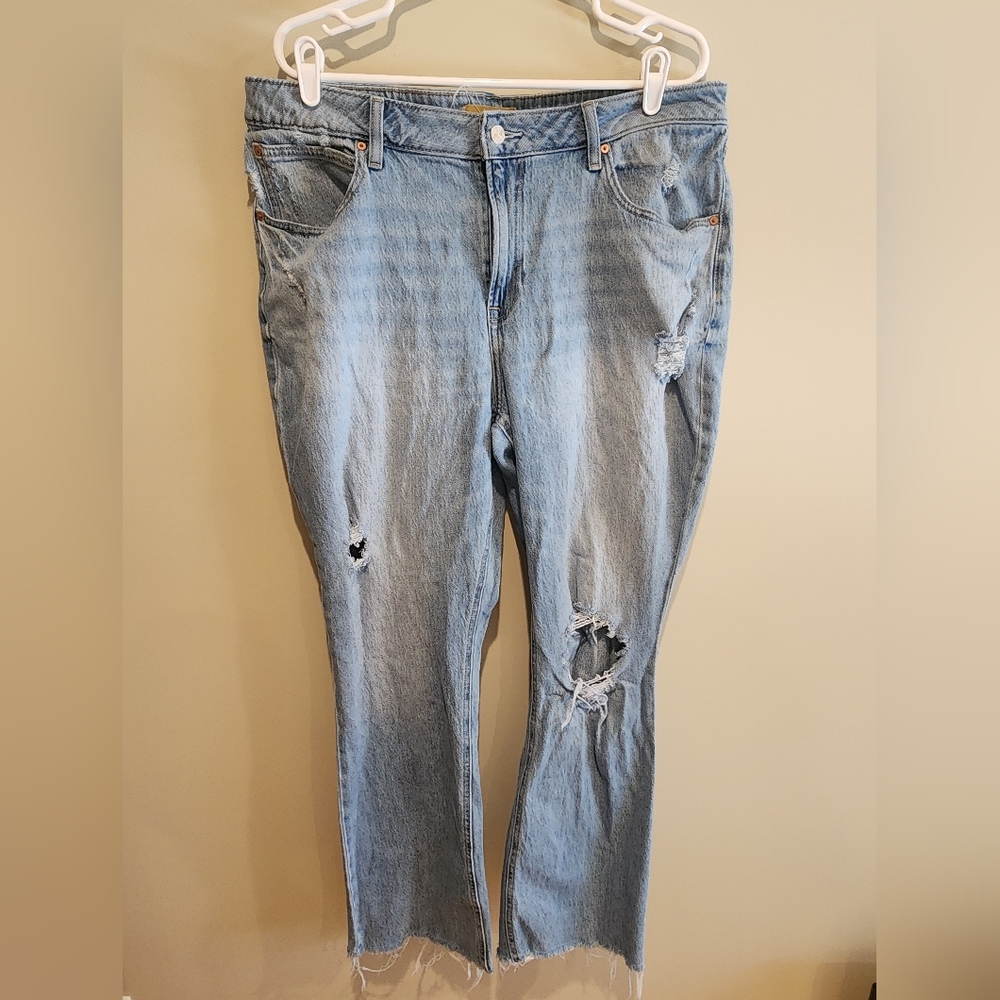 Maurices Cheeky Slim Boot High Rise Curvy 18w Distressed Denim EUC Light Jeans